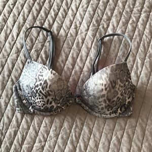 PINK Victoria’s Secret 32C